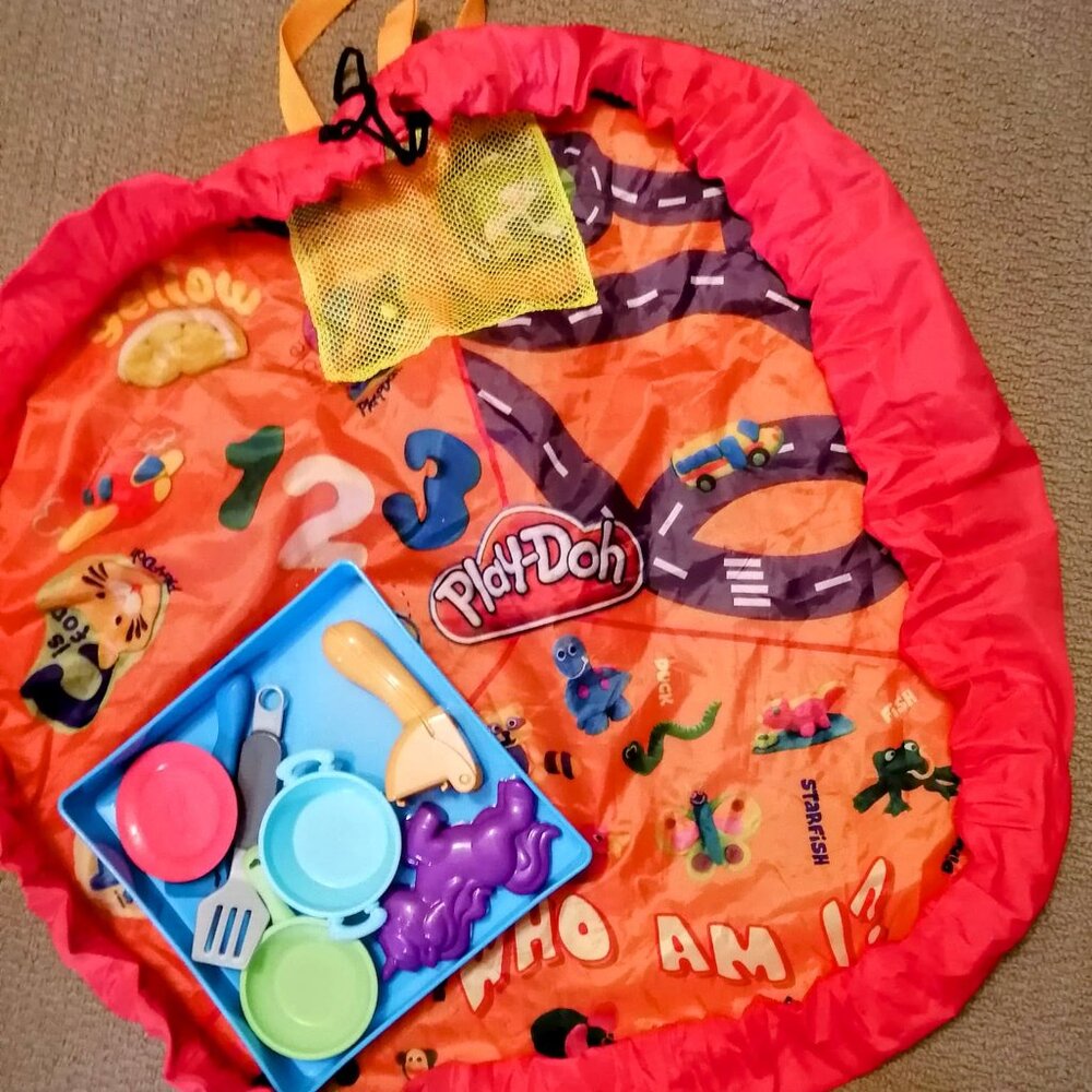 Play-Doh Portable Playmat & Storage with Accessories, GUC